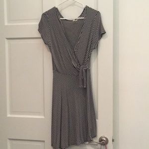 🌺 3/$10! Rolla Coster Striped Wrap Dress - L